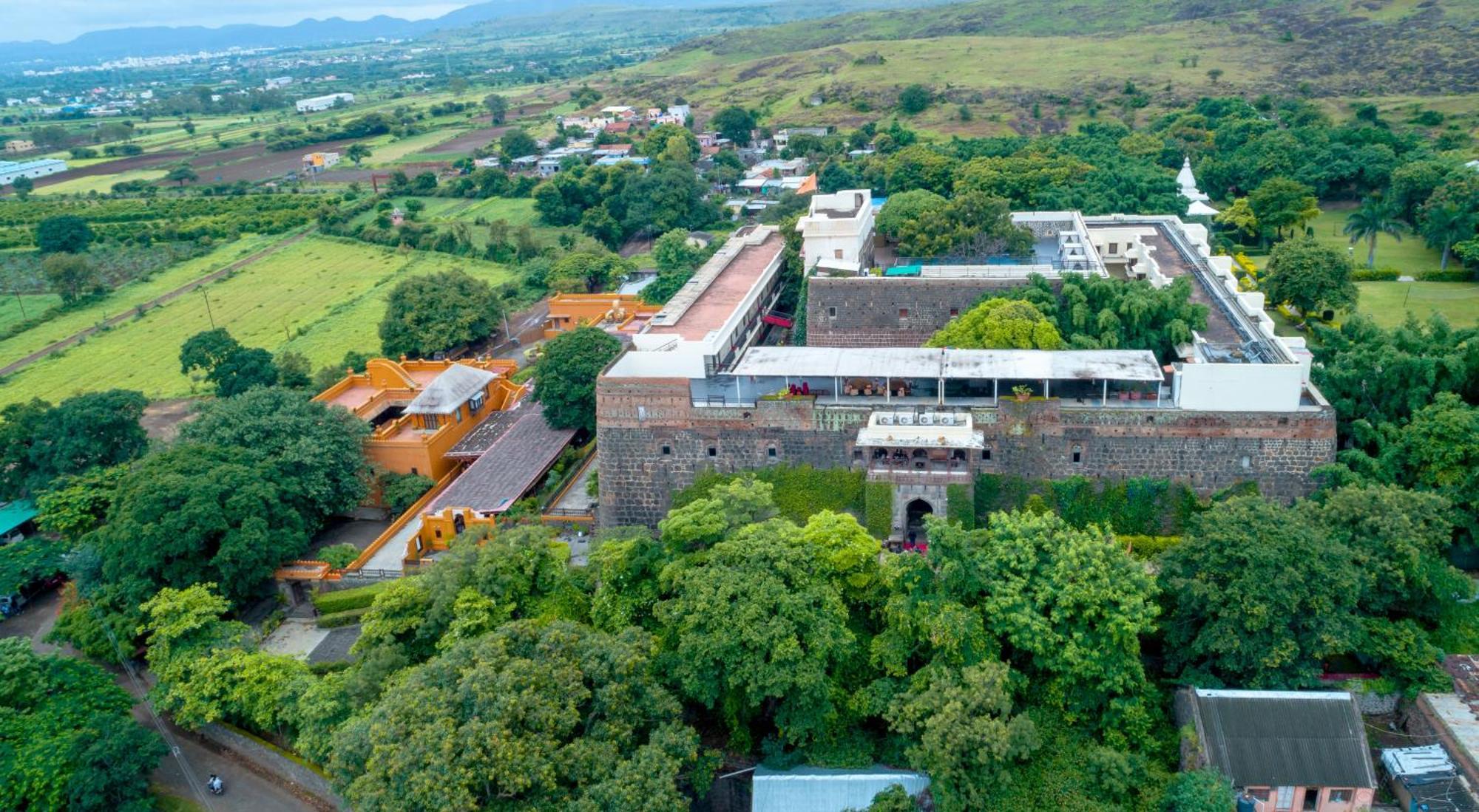 Fort Jadhavgadh -A Gadh Heritage Hotel Sasvad Exterior foto