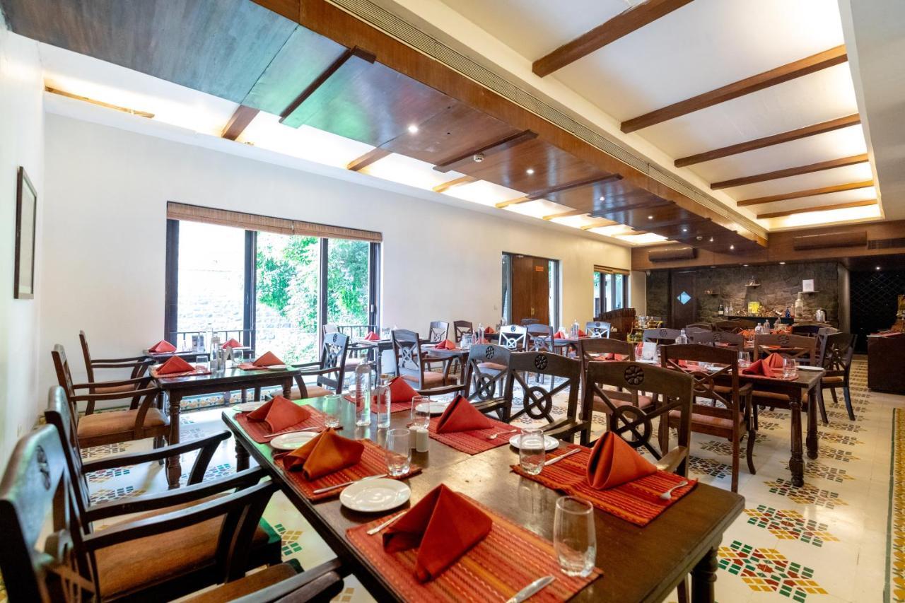 Fort Jadhavgadh -A Gadh Heritage Hotel Sasvad Exterior foto