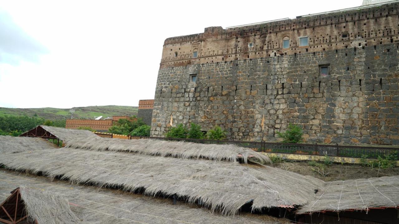Fort Jadhavgadh -A Gadh Heritage Hotel Sasvad Exterior foto